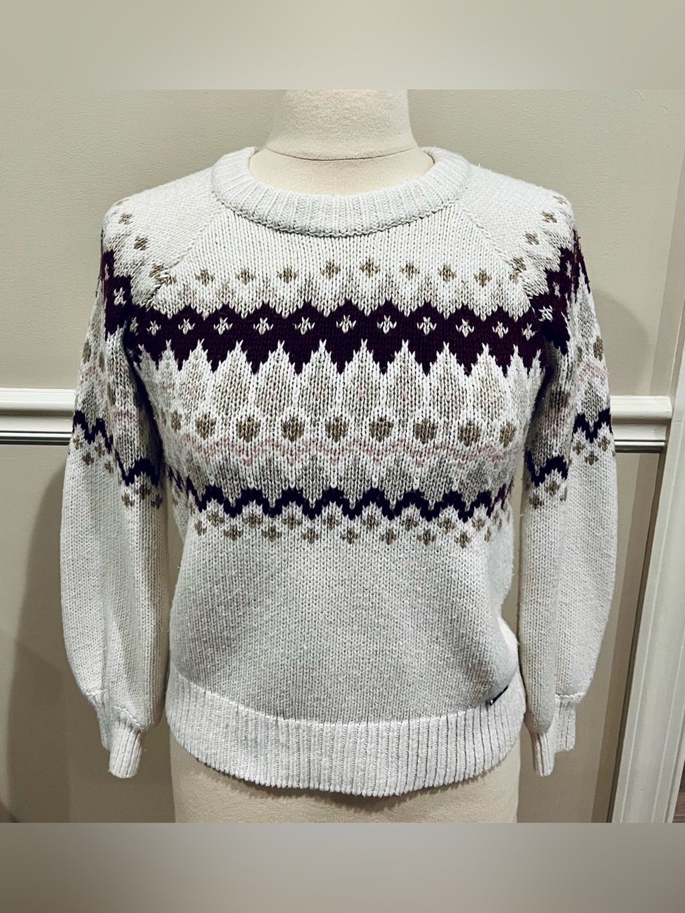 Abercrombie & Fitch Crewneck Sweater - White with Burgandy & Taupe Accents